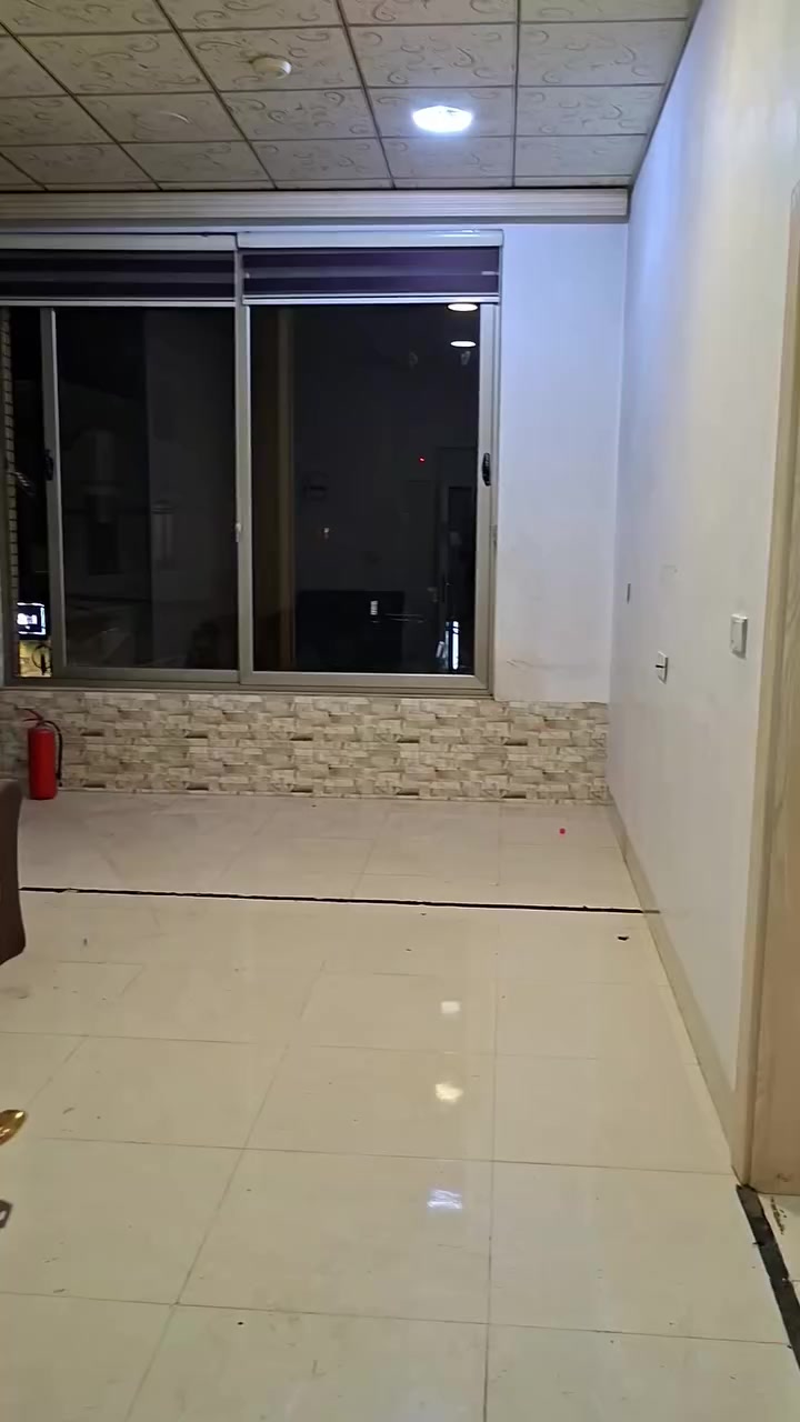 شقة مؤثثة للايجار منطقة شورش شارع حديد وخشب غرفة وصالة 
السعر 400 الف
‏إيجارات اربيل:
***********
***********
