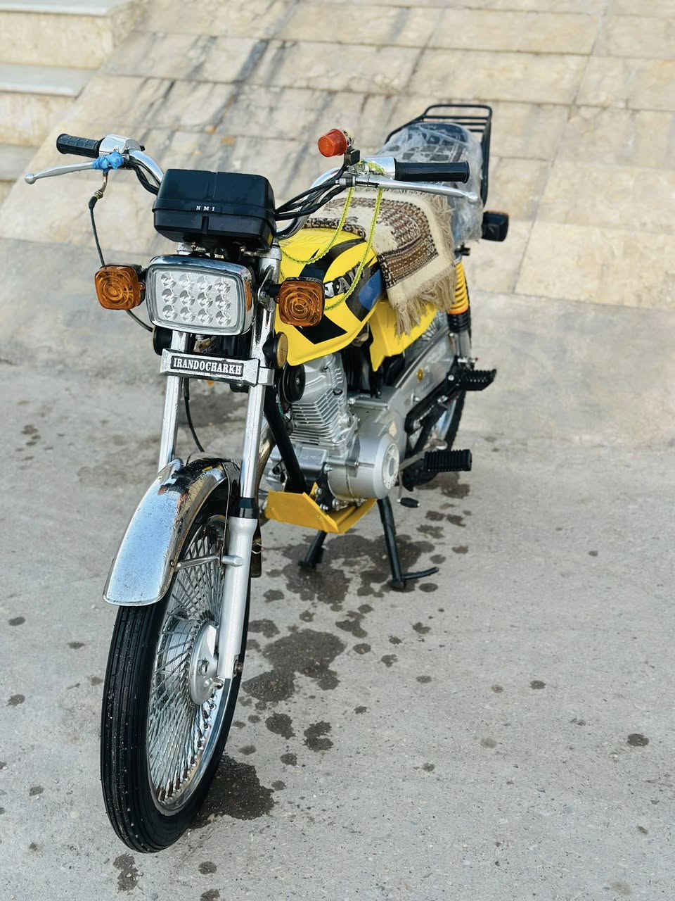 السلام عليكم دراجه تعمير جديد بدون اوراق الشاصي يحتوي علا رقم وفافونه وبدون اوراق مكينه ارشه شاصي وغراض نامه كله جديد السعر 775وبيه مجال قليل العنوان ميسان دور النفط قرب حسينه الزهراء ***********
