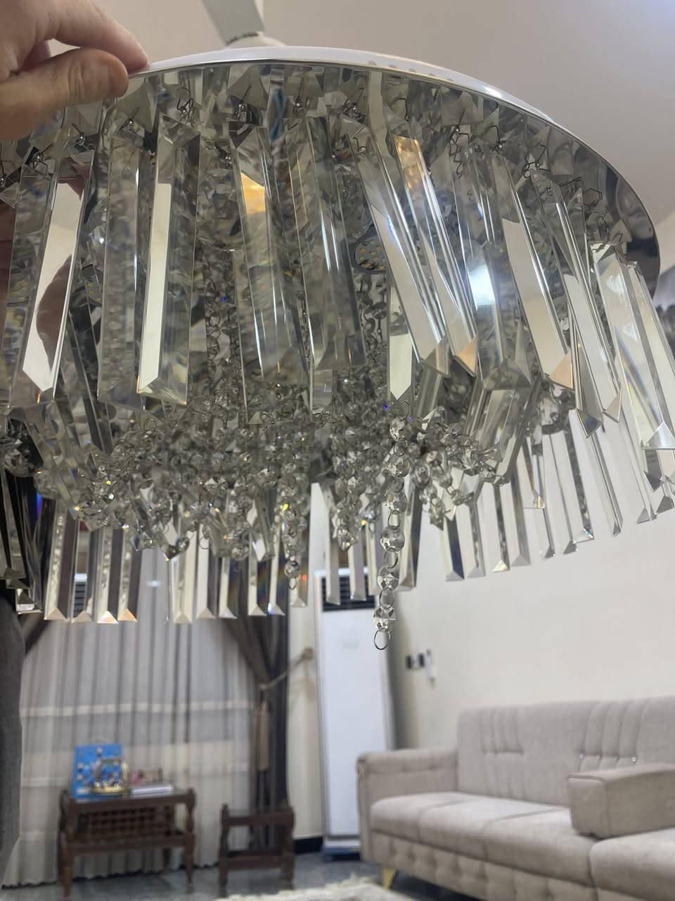 السلام عليكم
قرية سقفية جديدة بس شديتها بعدني حتى وايراتها ما فاتحها
ليد وكرستال سقفية مكاني حي المهندسين سعرها ٦٥؟وبيها مجال 

***********
