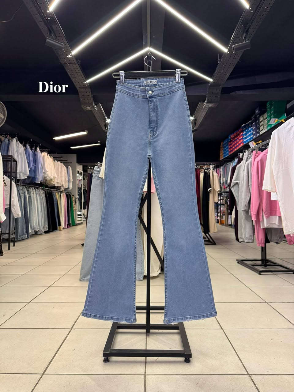 👖⚜️ D I O R ⚜️👖
من لمسة الفخامة من 𝐃𝐢𝐨𝐫

✨ بنطال نسائي جينز – قصة شالستون 

✨ القياسات: من 36 حتى 44 

✨ القماش: صباغ وشرباتي – مريح وثابت اللون

📞 للطلب جملة: 0936509366

#Dior #جينز #بوت_كات #موضة #Syira #Aleppo #Damascus #Lattakia


**إذا كنت صاحب هذا الإعلان وتريد حذفه لأي سبب، رجاءا أرسل رسالة إلى الدعم الفني**