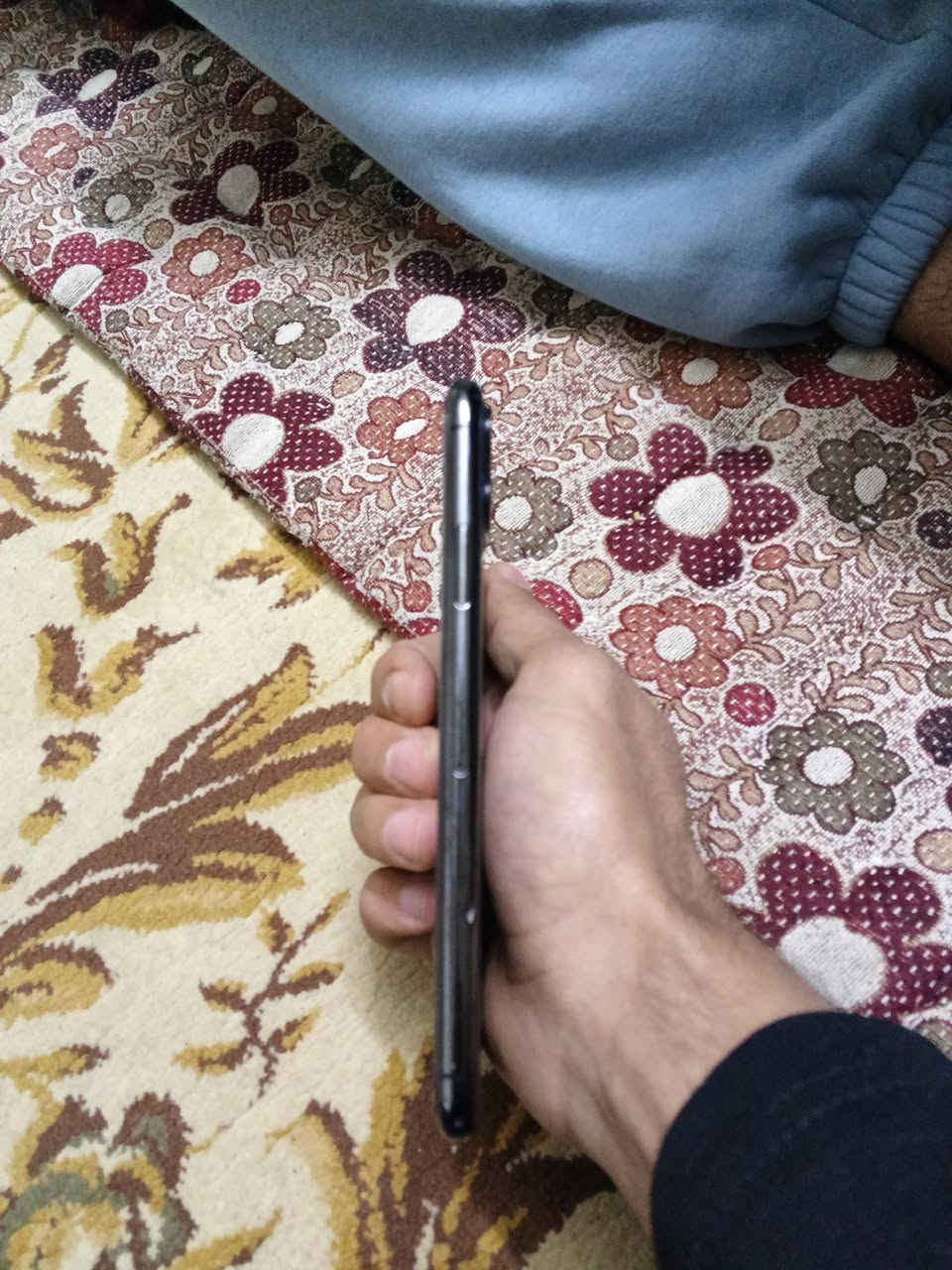 سلام عليكم .
للبيع ايفون 11 برو ماكس .

ذاكره 64 .

بطاريه بلاد 74 .

شاشه بلاد بيه كم شخط ميبين مو كسر .

فيس ايدي شغال .

فقط ضهر كسر بسيط 

سعر عل خاص .
مكاني كركوك


**إذا كنت صاحب هذا الإعلان وتريد حذفه لأي سبب، رجاءا أرسل رسالة إلى الدعم الفني**