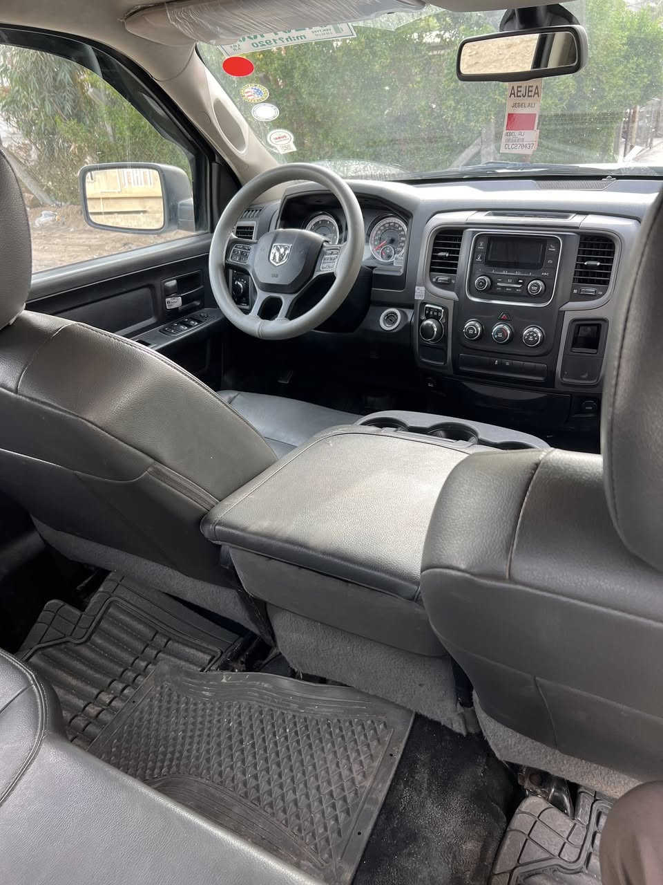 سلام عليكم     مرير خصت الدمن.  دوم رام كلاسك  موديل2019محرك3600داخل جلد  كامره دبل صالنصه ويل كب حجم20تخم تاير جديد سياره ما مفتوح بيه برغي وارد امريكي    الحادث سرقه جاملغ صفحه لايمن السعر شدتين15رقمي***********
