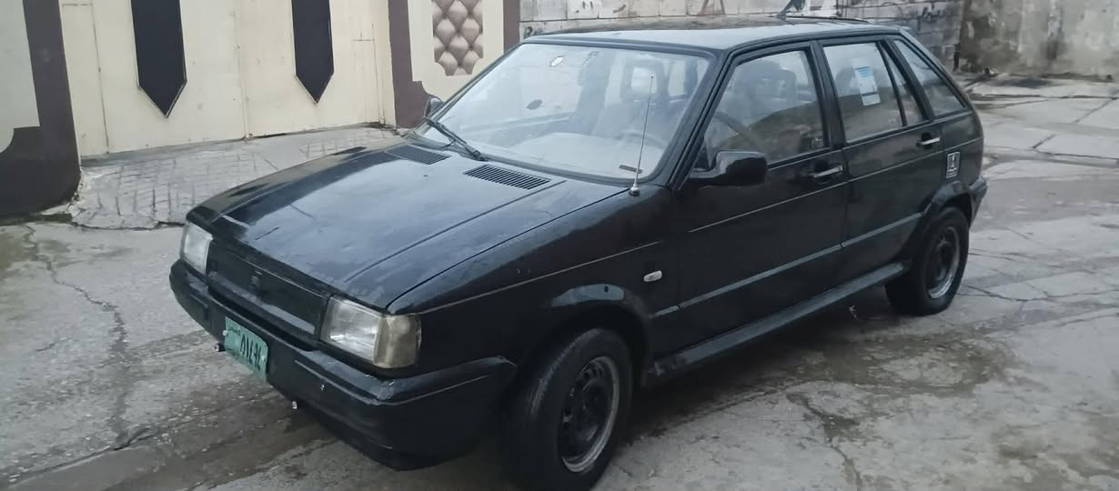 سياره موديل 91 سياره جديده ما بيها دعم بدون صبغ داخل جديد قشور جديد ما بيها اي دعوهن سنويه خضراء بيها بدايه نفخ بيها بدايه نفخ سياره شغاله بيها صوت كم شفت مكينه نوزلات كربون ما مسجل جير شرط ضخم على النص سعر 14.   ***********
