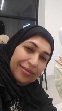 مدربة معتمدة دوليا • خبرة ٤٩ سنة • صالون ديالى