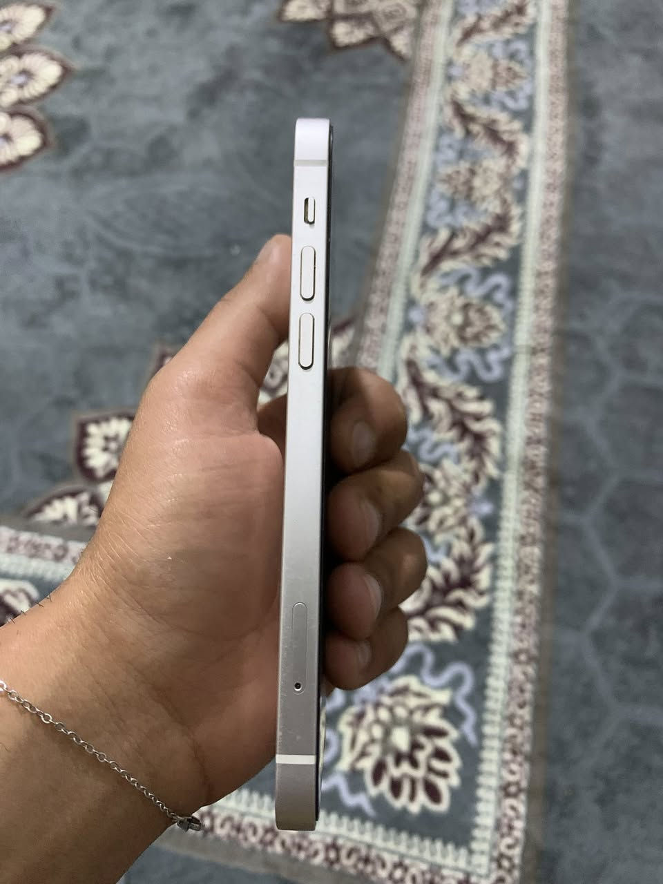 السلام عليكم أيفون 12طك كارتون بطاريه 90 ذاكره128  الجهاز ما مفتوح السعر 300 بغداد الدوره     ***********
