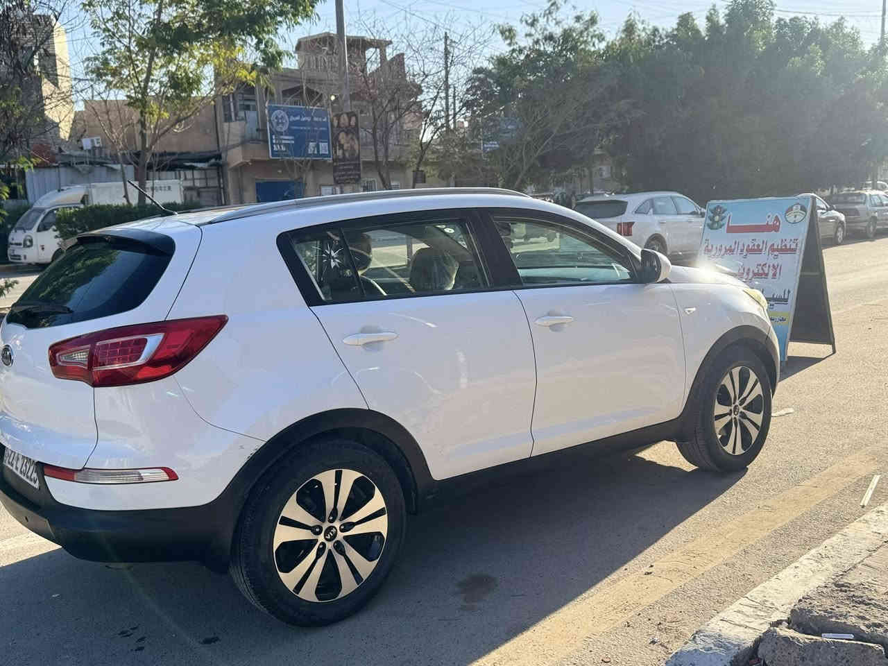 السلام عليكم 

سبورتج موديل 2012 خليجي جديده 

مكفولة كفالة عامة   ضربه وصبغ )

ما بيها اي نقص مال جناي تخم تاير جديد

رقم أبيل  
تحويل مباشر
فتحه سقف 

محرك 2000 دوش المرغوب

حساسات خلفية

مانع انزلاق

كامرة خلفية

تبريد ثلج تدفئه نار 

تخم تاير جديد

باتري جديد 

تحكم كل الجهات 
ويلكب  

السيارة حلوة ونظيفة وما متعوبة 
واحلى من الصور بهواي 

السعر 140 ورقة 

مكانها بغداد

للأستفسار أكثر الاتصال على 

***********
