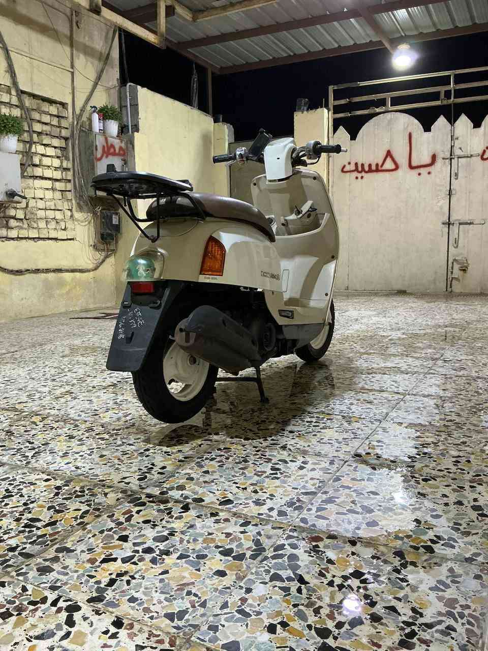 سلام عليكم للبيع ماكس بوليس الدراجه لون كريمي داخل حليبي كفاله عامه مكينه 49 بلاديه مامفتوحه كفرات ختم واحد ويه المكينه الدراجه كهرابئياتهه كلهه شغاله هندر سلف السعر مليون وميه الرقم *********** العنوان بصره
