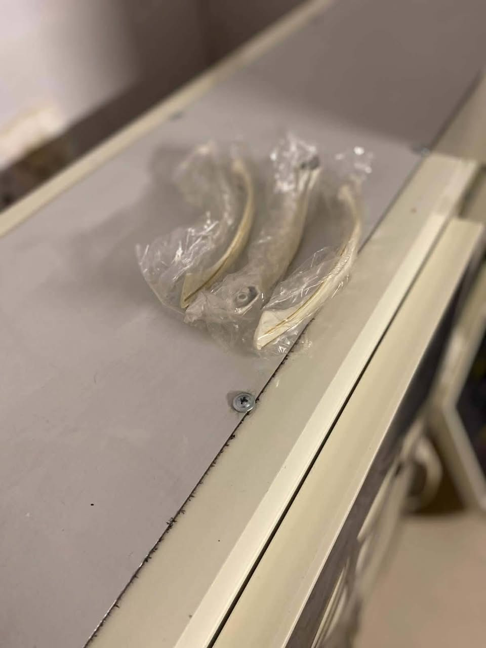 السلام عليكم كاونتر جديد مابي لا كسر ولا شي نضيف للبيع مكان بغداد اتصال ع رقم *********** سعر 125 وبي مجال
