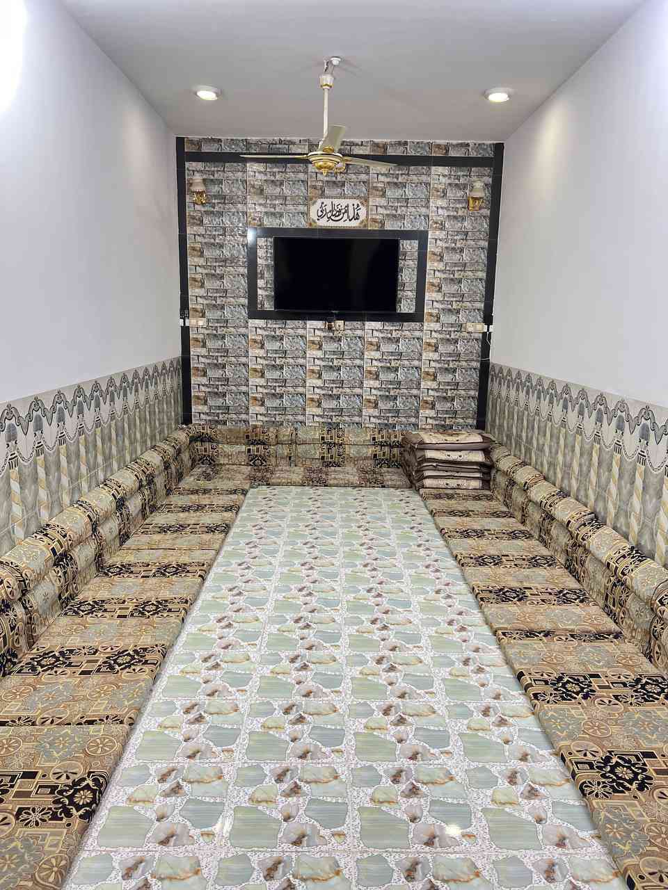 على بركة الله السلام علیکم بیت بالقاطع مساحته 125 واقع حال 140 للبيع او مراوس بعرصه ٢٠٠  أو ۲٥٠ للاستفسار لاتصال على رقم *********** مراسلة الصفحه
