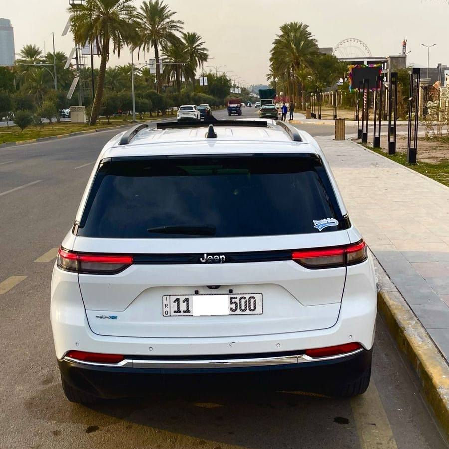 جيب لمتد بلس هايبرد (Plug-in)
الوارد: أمريكي
الترقيم: بغداد – باسمي، تحويل ثاني يوم
الممشى: 32,000 كم
المكان: بغداد – الكرخ
المحرك والأداء:
محرك 2000 سي سي تيربو
قوة 375 حصان
محرك تيربو + هايبرد + بلك إن
3 أنظمة قيادة (بنزين / كهرباء / هايبرد)
الشحنة الواحدة تمشي حتى 45 كم كهرباء فقط بدون بنزين
الدفع والقيادة:
دفع رباعي 4X4
أنظمة قيادة متعددة (جبال، طرق وعرة، رمل، طين، سبورت)
كير ماوس
شفتات ستيرن
نظام محاكاة العجلة الذكي
الداخلية:
جلد أسود
5 ركاب
مقاعد كهرباء مع ميموري
تبريد وتدفئة مقاعد
تبريد قطعتين
مقود جلد مع تدفئة
سترين كهربائي
بردات خلفية متحركة
شاشات عدد 2 (شاشة كبيرة + شاشة منفصلة للراكب)
نظام صوت ALPINE
التقنيات والأنظمة:
رادار 360 درجة
تحديد مسار
مثبت سرعة ذكي
حساسات خلفية
حساسات جانبية بالمرايا + نقاط عمياء + هيتر
المراية الداخلية تحتوي على كاميرا
بانوراما
LED لايتات
نظام ملاحة
تشغيل عن بعد
قيادة ذاتية + بريك أوتو أمامي وخلفي (توقف ذاتي)
هاند بريك بصمة
الحالة:
السيارة جديدة جداً وكلشي على وضع الشركة
حادثها جاملغ امامي ودعاميه وجاملغ خلفي كلير ضربة بسيطة

رقم الهاتف: ***********
