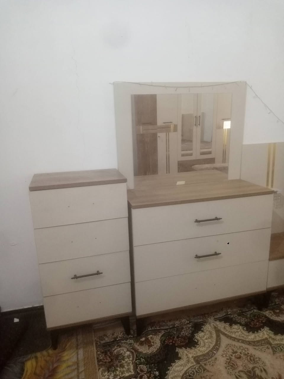 السلام عليكم غرفه خشاب للبيع نظيفه مستعمله شيء بسيط المكان السماوه قضاء الوركاه سعر 650 بيها مجال للطيبين لان الغرفه جديده ***********
