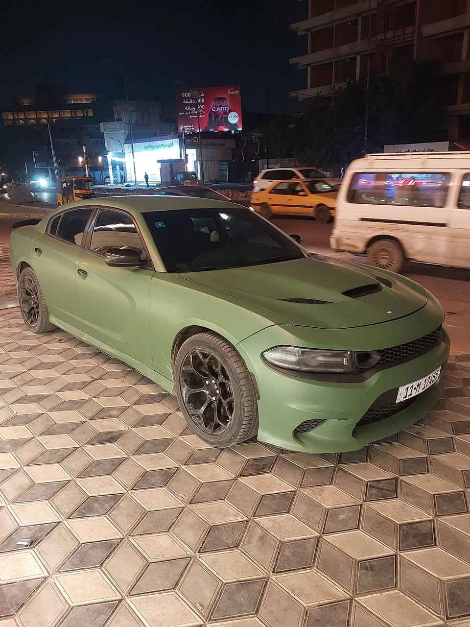 جارجر ٢٠١٨ وارد امريكا محرك ٥٧٠٠ حره باسمي رقم بغداد حادثها جاملغ خلفي فقط عكس السائق مطاك بيها اي ايرباك وصور الحادث موجود السياره بوليسية واني مبدل بيها كل شي يعني غرفة كاملة كشنات وتنته لان هي تجي بدون مصباح داخلي بدون يدات قماره بدون حصان كير تعليك ومسوي طرح كت كامل srt فافون اصلي مو فايبر ويل كب تخم تاير ٢٠ حتى الدبلات الخلفيه مبدلهن لان البوليسية تجي اعلى من الجارجر العادية بسبب الدبلات شديتها دبلات مال هيمي صارت طبيعية يعني باختصار السياره ممبينه بوليسية فقط من الكير لان كيرها عصا والي ميعرف ليش كيرها عصا افهمة كير البوليسي اكبر من كير العاديه ويجي ميكانيكي مو كهرباء لذلك من ينزل يصير اليدة عصا مو كهرباء السياره جاهزه وجديده واني مغير لونها اصلها سلفر مصبوغة داخل وخارج والصبغ مو صبغ عليوي صبغ وكلير طافي واي شخص راح يجي يشوفها ياكد من كلامي .
وضايفلها منظومه غاز يعني انسى صرف البانزين المحسن وغيره
مواصفات ....
محرك ٥٧٠٠ . شاشة كبيره . كامرة دوارة. حساس خلفي . كشنات كهرباء . ويل كب ٢٠ . كت كامل srt اصلي فافون . سعر 175
  ***********
