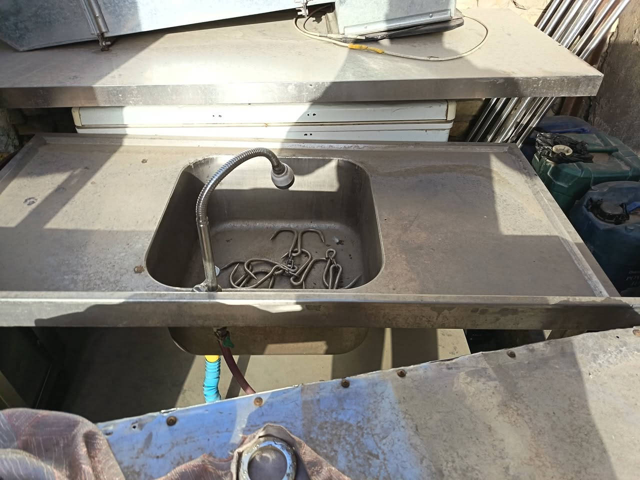 السلام عليكم غراض للبيع عارضة ٨٠ سانتيم البادية ماطور البلادي ما لمصلحة ولا مفتوحة السعر ٣٥٠ عجانة ٢٠٠ شواية ٢٠٠ ميز استعمال قليل ٢٢٠ سانتيم ١٥٠ الف سنك إيطالي اصلي ١٧٥ الف رفوف ٣  السعر ٥٠ الف  براد لبن او شربت ماطور انبدل ٢٠٠ الف اسعار مناسبة ابيع شلع اذا كلهن بيهة مجال قليل العنوان مدينة الصدر الأولة رقم *********** والخاص موجود
