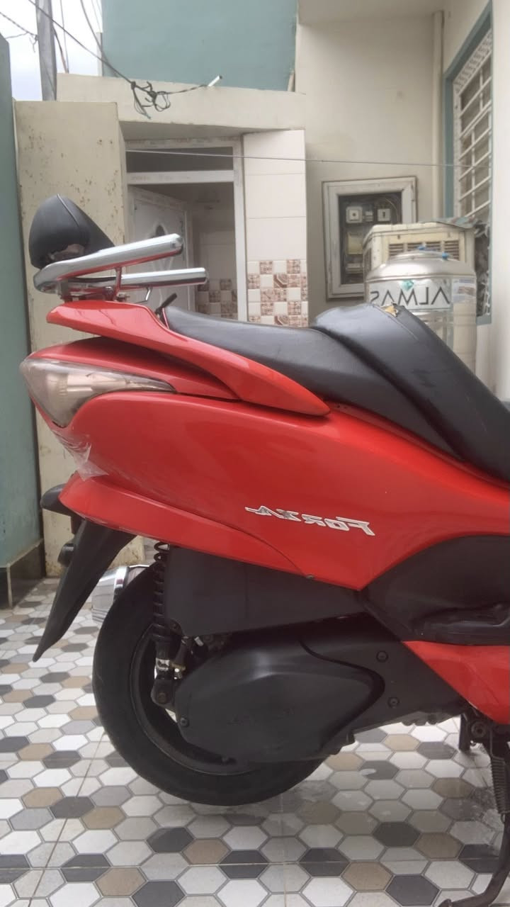 دراجه فورزه 08 كرستال
دراجه حيل ناعمه ونضيفه مال جناي 

شلعه ومعدل تشك الكاع عليها ادامه للكلجات 

مكينتها خير من الله مصورها شوفت عينكم 

بيها منضومه زنون عالي ناصي 

كفراتها حلوات لا شخوط ولا كسور لون احمر 

دراجه متعوب عليها مو شلون مجان يعني كامله نواقص خفيفه بعدهلها 

دراجه مكانها ديالى بعقوبه       سعرها ١١٠٠ وبيها مجال للشراي

شراي اتصل ***********
