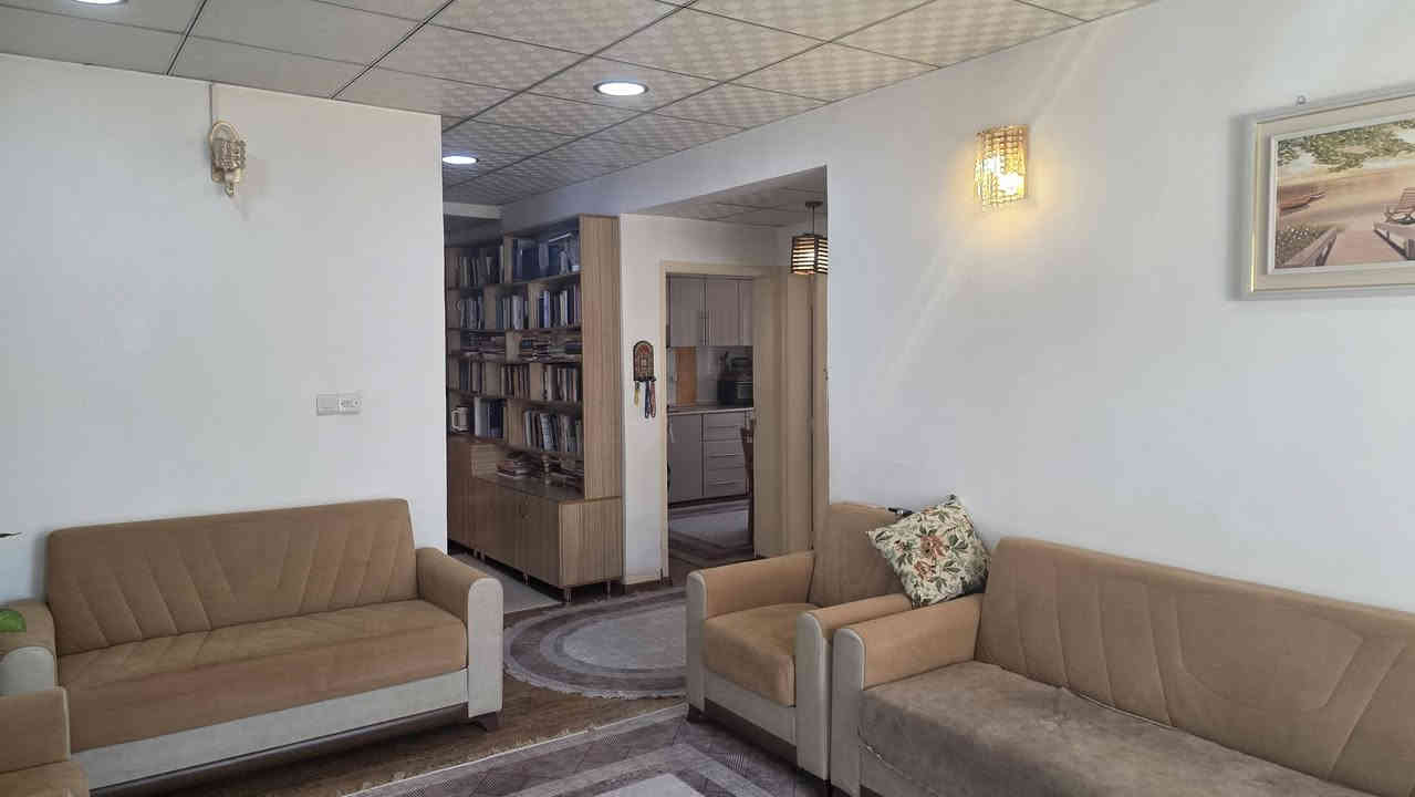 شوقەیەک بە تەواوی ناوماڵ بۆ فرۆشتن
کوردسیتی یەک - سلێمانی
ڕووبەری شوقە: ٩٠ مەتر چوارگۆشە - نهۆمی زەمینی
پێکهاتووە لە: ژووری میوان، دوو ژووری نوستن، چێشتخانە
باڵکۆن، مەدخەل لەسەر باخ، باخچەی ١٥٠ مەتر چوارگۆشە
شوقەکە زۆر پاکەو زەوی تەختەیە و سەقفی جپسن بۆرد
بۆ زانیاری زیاتر پەیوەندی بکەن بەم ژمارەوە
***********
شقة للبيع بکامل اساسها
كورد سيتي - السليمانية
مساحة الشقة 90 متر مربع - طابق ارضي
یتکون من؛ صالة، غرفتين نوم، مطبخ، مشتملات، مدخل، حديقة 150 متر مربع
الشقة نظيفة جدا ومسطحة الارضية والسقف جبس بورد
لمزيد من المعلومات الرجاء الاتصال على هذا الرقم
***********
