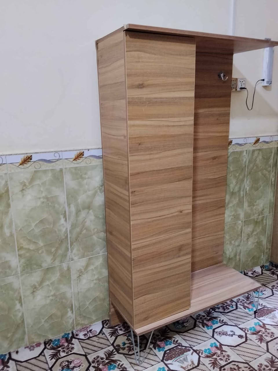 زاويه تعليك مع كنتور باب واحد خانات 
سعر ٨٥ الف
عنوان الزبير *********** الزبير, البصرة
