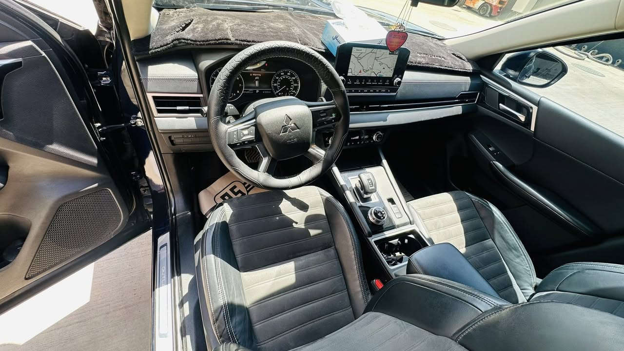 ميتسوبيشي اوتلاندر 2022 SE
سعر 216  ورقة 
* وارد  امريكي
*محرك 4 سلندر
*حجم المحرك 2500cc
🔵المواصفات: 
*7 راكب 
*بصمة
*ويل كروم مقاس 20 انش
*تبريد مركزي 
*اضاءات زيون كامل
*رادار مانع تصادم امامي 
*دخول ذكي بصمة 
*تشغيل بصمة 
*كشنات كهربائية مع منفاخ للظهر
*كشنات جلد وشاموا
*تحكمات ستيرن جهتين 
*كروس سرعة
*كير شفتات خلف الستيرن 
*6 وضعيات قيادة 
*هاند بريك بصمة 
*نظام اوتو هولد 
*نظام مانع الانزلاق 
*شاشة دشبول ديجيتال 
*شاشة مركزية بتدعم نظام الابل كار بلاي 
*كاميرا خلفية

مرقم وكامل بأسمي  رقم اربيل 
كتاب تضليل كامل بأسم السياره 
صبغ بس جاملغ خلفي 
بدون دواخل 💯
بدون ايرباك 💯
مكان السياره اربيل
🔵للمزيد من التفاصيل واتساب 
***********
