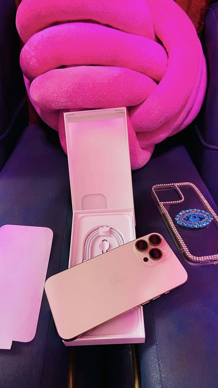 ايفون 16 برو ماكس للبيع ذاكره 256 وبطاريه 100 دبل خط ZA/A شرق اوسط الجهاز بعده بل ضمان لون دزيرت ملحقاته كامله كيبل مامفتوح بعده جديد وكارتونه مطابقه للبيع مكاني كربلاء متواجد خاص او واتساب ***********
