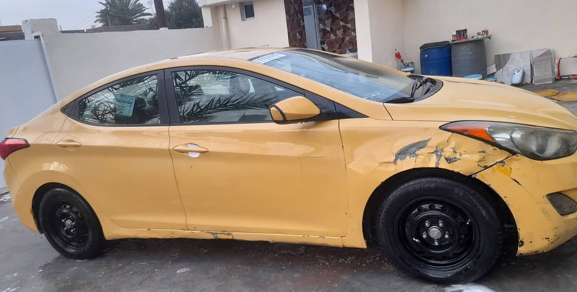 اللنترا ٢٠١١ وارد أمريكي بدون حادث اكلين ليبل واحد وبدون ايرباك عندي صور الوارد ساحبهن ورقيات بالعراق بيها طخه بالجاملغ مصورها ما مصلحه تبريد ثلج كير ومحرك خير من الله صدر أمامي وخلفي جديد تخم تاير جديد اني شادهن شاشة تاب كاميرا دوشمة أرضية وكشنات رقم بغداد مشروع وطني سنوية ما ساقطة مصفرة هيئة وغرامات تحويل ثاني يوم 
السعر ٩٠ وبيها مجال بسيط 
مكاني بغداد مدينة بسماية 
***********
