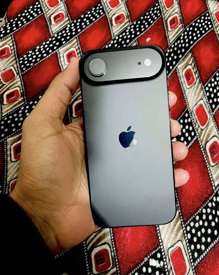 السلام عليكم للبيع ايفون 17 Air ذاكرة 256 عربي شرق اوسط الجهاز وكالة ضمان سنة كاملة السعر مليون و300 الف وبي مجال مكاني بغداد منطقة الشعب للاستفسار ***********
