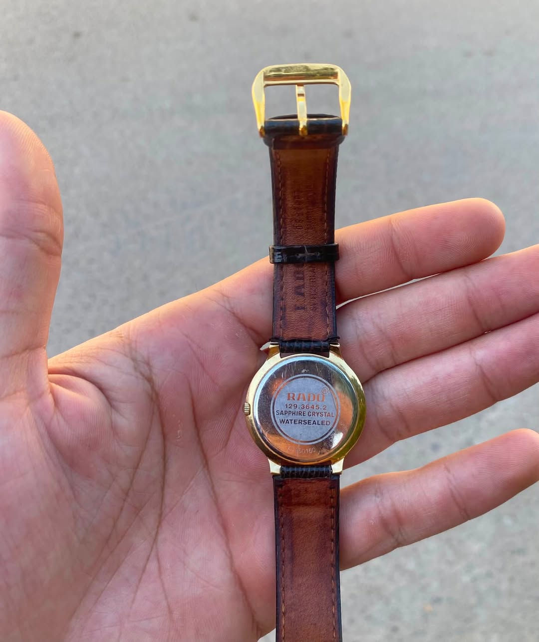 Made swiss 🇨🇭 || Rado Florence 

تحفة من ماركة رادو العريقة : إنتاج 1980s .
أصلي ( Orignal ) . 
مينا : ذهبي . 
كيس : طلاء ذهب . 
زجاج : زفير . 
نافذة: تاريخ يومي . 
السير : جلد طبيعي موقع Rado . 
القطر : 35mm . 
نظام التشغيل : كوارتز . 
الحالة : مُخزن 100% . 
مع العلبة الاصلية. 
للأستفسار مراسلة الخاص ✉️ .


**إذا كنت صاحب هذا الإعلان وتريد حذفه لأي سبب، رجاءا أرسل رسالة إلى الدعم الفني**