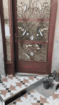 السلام عليكم دار البيع مساحة ١٢٥طابو صرف يتكون من طابقين طابق الأول استقبل +صاله+مطبخ+غرفه نوم+مجمع صحيات 
طابق الثاني يتكون من ٣غرف نوم +صاله +بيتونه العنوان كنعان حي الصديق شارع المطعم السعر أتصل على رقم ‏‪***********‬‏
‏‪***********‬‏
