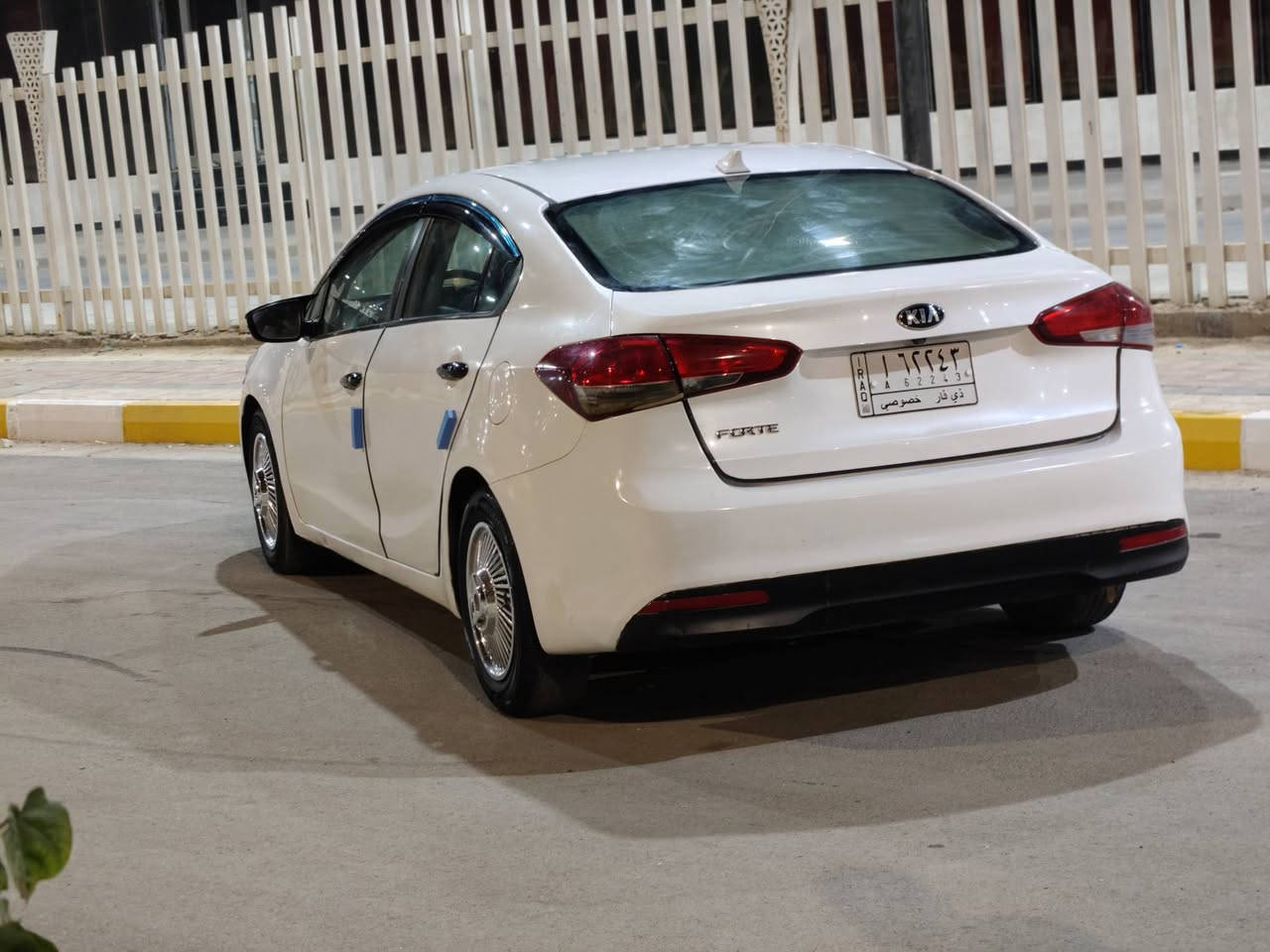 سلام عليكم 
فورتي 17 امريكي حادثة موضح بالصور 
صبغ فقط بدون تبديل ايرباك سليم بدون دواخل مكينه2000 شرط مامفتوحه ولا تنقيص ولا تبخير كير أي تي  
السعر 112
***********
