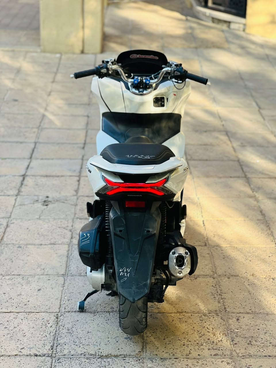 السلام عليكم pcx جيل الرابع وكاله مكينه 160 دراجه مكفوله كفاله عامه حساس ازدحام حساس ستان مكينه لوك برغي ممفتوح بيه شلعه معدل فول دراجه مال جناي ماشيه 20 الف حقيقي لوك أوراق لمعرض بيه دراجه تتعب تكول جديد العنوان بغداد السعر مليون و950 وماكو هيج سعر متوازي عل بيع الهاتف ***********
