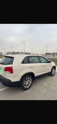 للبيع كيا سورينتو موديل ٢٠١١ فول بصمة بانوراما 7 راكب 6 سلندر 3 قطع تب...