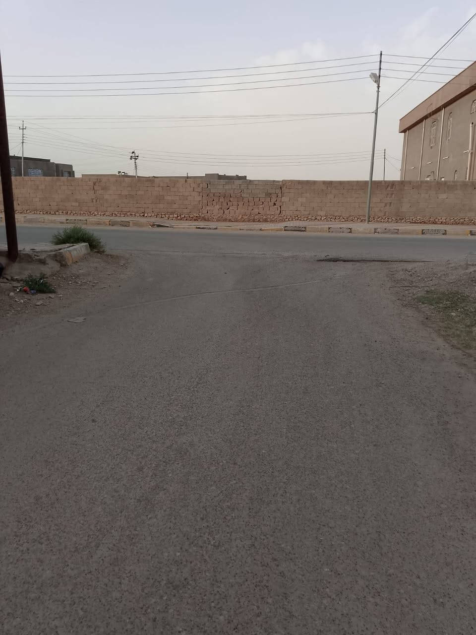 السلام عليكم
دار للبيع  مع قطعة أرض مسيجة في حديثة حي السبحاني( رقم) مورج معاملة لغرض التسجيل
مساحة الدار:400م
ومساحة القطعة :530م
يتكون الدار من طابق واحد
غرفتين نوم
هول
وديوان
وصاله
ومطبخ
وصحيات داخليه و خارجية
السعر خاص
للاستفسار الاتصال على الرقم
***********
