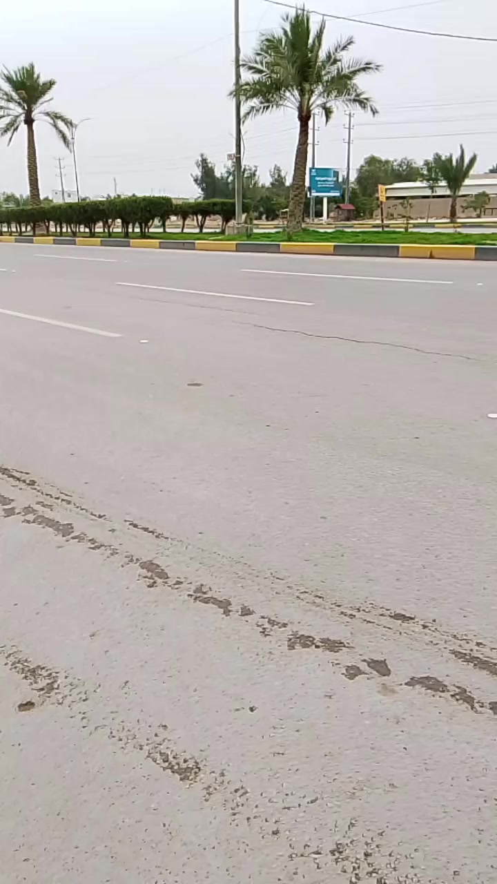 سلام عليكم قطعه للبيع كربلاء شارع بغداد مجمع سيده رقيه عليه سلام سند ٢٥اقرار محكمه مساحه ١٠٠ سعر ٧٠ توجد كافة الخدمات ***********
