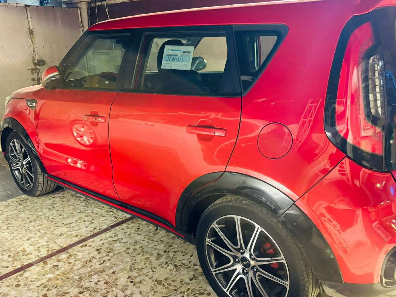 ا كيا صول 2018 فول مواصفات فئة S
المواصفات والتفاصيل:

 • ماشية 80 فقط
 • المحرك: 1600 تيربو 🚀 اقتصادي جدًا باستهلاك البنزين 
 • فول مواصفات تشمل:�
 ◦ تشغيل بصمة و وترحيب عند الاقتراب
•اشاير بلمري وشفط وتحكم مراية كهرباء 
٠تخم تاير جديد مع صدر جديد
• حساسات جانبية بلمري 
 ◦ شاشة وسطية لمس كبيرة مع نظام صوتي عالي الجودة.٨ سماعات مع اضائه بلادي
 ◦ كاميرا خلفية مع حساسات أمامية وخلفية.
 ◦ ستيرنغ كونترول وتحكم كامل بالمقود.
 ◦ كراسي جلد فخم مع تعديل وتحكم كهربائي بلكرسي
،، كشنات تدفئه 
"ستيرن تدفئه
 ◦ إنارة LED أمامية وخلفية مع نهارية.
 ◦ نظام تثبيت سرعة (Cruise Control).
 ◦ تبريد امامي فول برودة 
 ◦ نظام أمان حديث (ABS – Airbags – مانع انزلاق).
 ◦ دخول ذكي بدون مفتاح (Smart Entry).
 • درايف مود ٣ انظمه سياقة العادي والاقتصادي والرياضي
وبعد بيها هواي شغلات سياره حيل نضيفه


**إذا كنت صاحب هذا الإعلان وتريد حذفه لأي سبب، رجاءا أرسل رسالة إلى الدعم الفني**