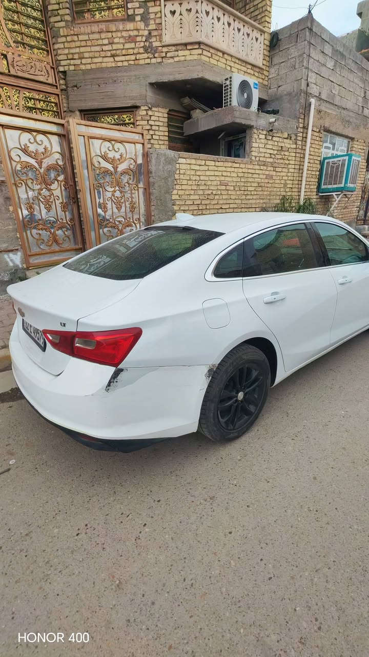 ماليبو ٢٠١٨ LT للبيع
رقمها : اربيل باسمي هزة لحد شهر الثالث سنوية ٢٠٣٠
ماشية : راح توصل ١٨٧ الف كيلو 
سيارة حادث امريكا : خلفي بدون ايرباك يعني ايرباكاتها كلها سليمة  
وبيها حادث بالعراق  بالجاملغ اليمنى  ومبدل بلادي نفس اللون
بيها سونار موجود اللي يحب يدخل خاص 
تخم تاير : جديد ١٠٠٪
صدر خلفي : جديد ١٠٠٪
صدر امامي : ٩٠ ٪
عبوة فيت بم وفيت بم قبل شهر شديتها مع العلم عبوتها مبيها شي موجودة هم يعني عبوة وياها 
نجي للملاحظات... 
اولا السيارة وكفت المروحة مالها وبدلت مروحة ما اشتغلت جبتلها تفصيخ 
وما وديتها لاحد 
الشغلة اللخ كمبريسر تبريد لاطش 
محرك بلادي ظفيرة بلادية ممفتوح 
كير بلادي ممفتوح 
سيارة نظيفة 
ومال بيت 
السعر ١٠٠ ورقة وبيها مجال بسيط 
*********** بيه واتساب 
ملاحظة ذكرت كلشي سيارة شغالة بس المروحة واكفة 
مكانها بغداد الحسينية
