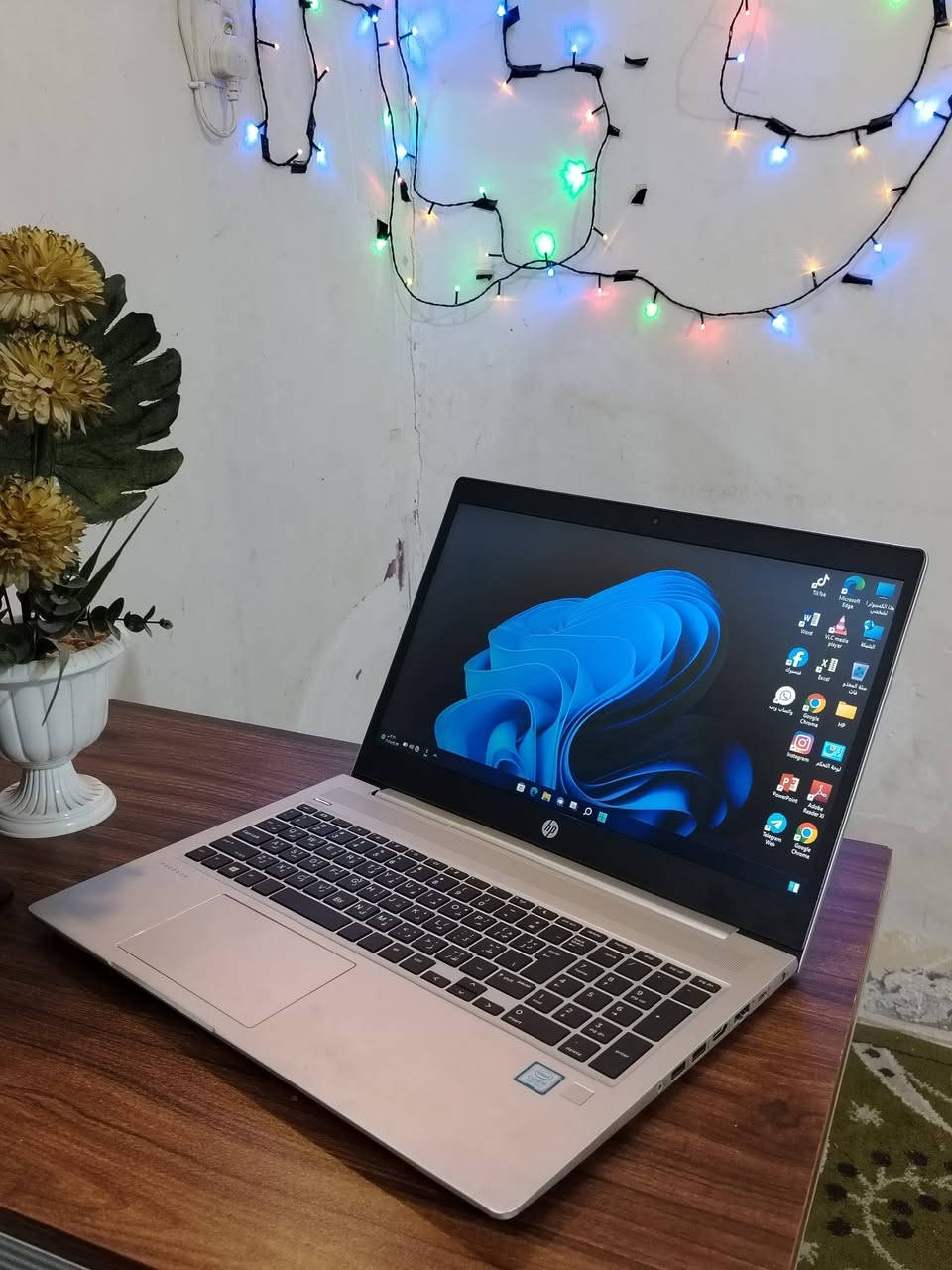 السلام عليكم لابتوب HP شاشة 15.6 للبيع .
السعر 295 الف وبي مجال قليل .

اللابتوب جدا نضيف وادائة قوي وممتاز يفيد الي عنده دراسة او العاب متوسطة او غيرها من الاستعمالات .

المواصفات :
المعالج intel cori5
الجيل : الثامن
كرت الشاشة : INTEL GRAPHICS 
الشاشة : فول اچ دي (FHD) حجم 15.6 دقتها والالوان جدا واضحه وتشغل 4K بالمشاهدة .
الرام : 8GB نوع DDR4 فدشي راقي .
الذاكرة : 256GB ssd M.2 
كيبورد عربي انكليزي ليزري .
كيبورد ميكانيكي .
سماعات ستيريو .
سبيكرات بجانب الى الكيبورد .
كامرة امامية واضحه 
بطارية اللابتوب ليثيوم تطول فوگ ال 4 ساعات ب الاستعمال المكثف . 
المنافذ :
منفذ  تايب سي  
منافذ USB 
منفذ Hdmi
ممفذ LAN
منفذ سماعات
وغيرهن بعد.
المميزات:
كيبورد عربي انكليزي ليزري ميكانيكي .
لونه فضي من الخارج والداخل فدشي مرتب

الملحقات:
ملحقاته كلها موجودة واصليه
كيبل ثلاثي اصلي.
شاحنة اللابتوب الاصليه  .
جنطة الابتوب هم بعدهي جديده غير مستخدمه .

منصب عليه وندوز 11 برو مفعل مدى الحياة وحزمه الاوفس كامله كذلك مفعلة مدى الحياة .

اللابتوب كلش نضيف ومواصفاته قويه ومحترمه وتصميمه كلش مرتب . ومابي أي نقص كيبورد سماعات انترنت شاشة كامرة كله شغال وممتاز وماب اي نقص من اي ناحية .
وكلشي بي بعده جديد ونضيف مثل ماموضح.

السعر : 295 الف وبي مجال جدا قليل .

مكاني النجف والي يريده توصيل هم موجود ان شاء الله .

***********

(لابتوب للبيع النجف بغداد الانبار البصرة حاسبة محمولة منضدية دل dell hp pc laptops laptop computer )
