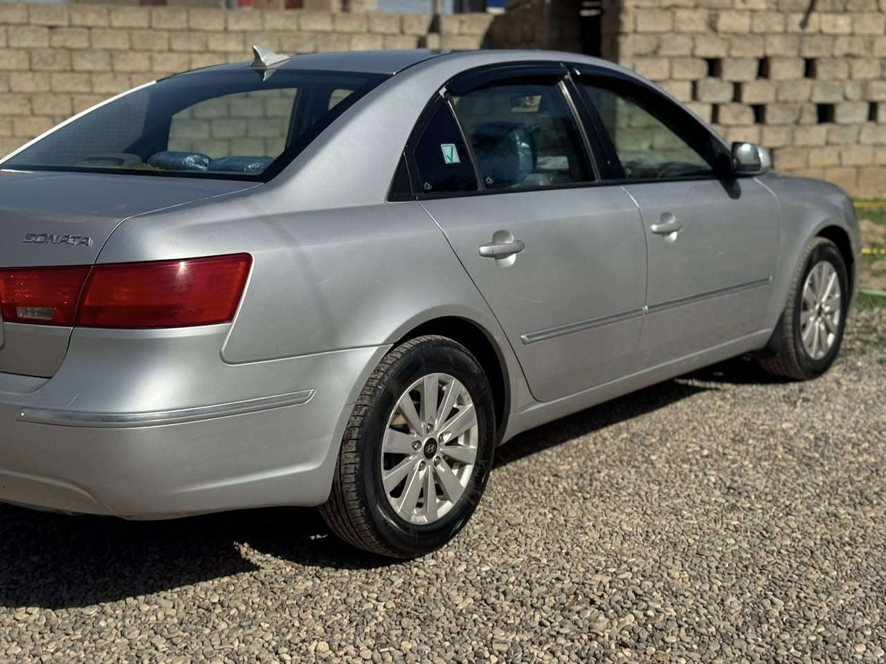 السلام عليكم
سوناتا امريكي موديل 2009 رقم بغداد دولي بأسمي رقم وهزه وسنويه جدد السيارة بيها قبق صندوق مبدل بأصلي بدون صبغ فقط 
محرك 2400 دوش المرغوب تبريد دفئه كله شغال كير محرك بشرط صدر تواير كله جديد السيارة نضيفه وما تحتاج اي مصرف
السعر 123 وبيها مجال 
للاستفسار اتصل 
***********
***********
