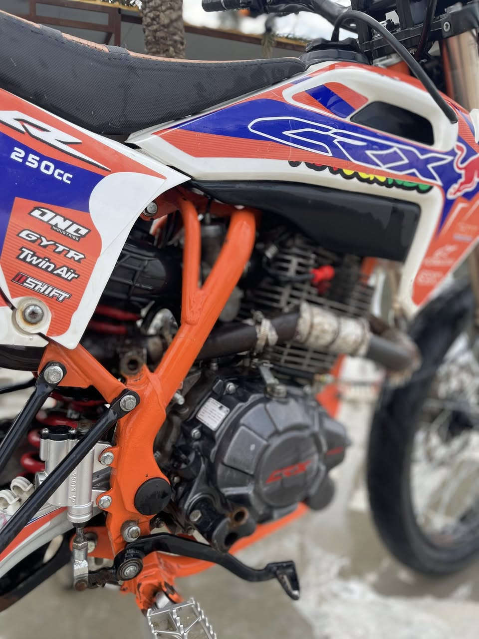 سلام عليكم دراجه قفاز للبيعCRXموديل٢٠٢٤محرك٢٥٠دراجه مامفتوحه محرك خير من الله لابخار ولادخن سعر١٣٥٠وبيه مجال قليل مكاني بابل قضاء جبله رقم***********
