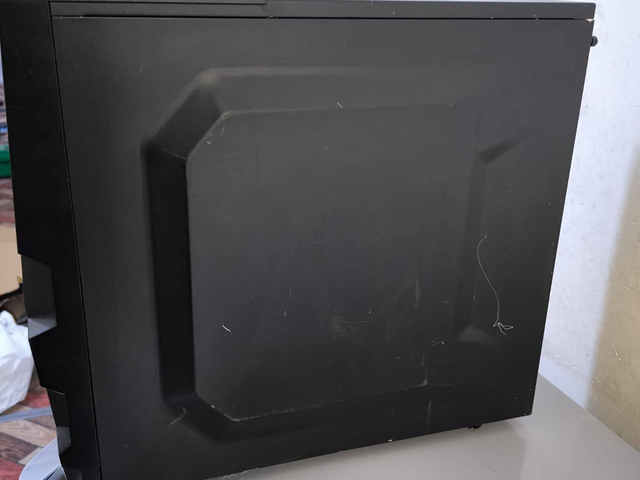 السلام عليكم حاسبة دسكتوب كيس فقط
جميع المواصفات موجودة بالصور
الكيس Cooler Master اسود ملموم
MB: Intel
CPU: core I7 Gen3 
GPU: MSI GTX 680 2GB
Ram: DDR3 2X4 8gb speed 1333
HDD: 2TB 
SSD: 120 GB hyperx
PWO: 650W thermaltake 87
2 fans with LED

المشاكل 
دكمة الباور ثابتة على التشغيل بس ماكو تاثير على أداء الجهاز
السعر 250
يوجد توصيل لجميع المحافظات ب5


**إذا كنت صاحب هذا الإعلان وتريد حذفه لأي سبب، رجاءا أرسل رسالة إلى الدعم الفني**