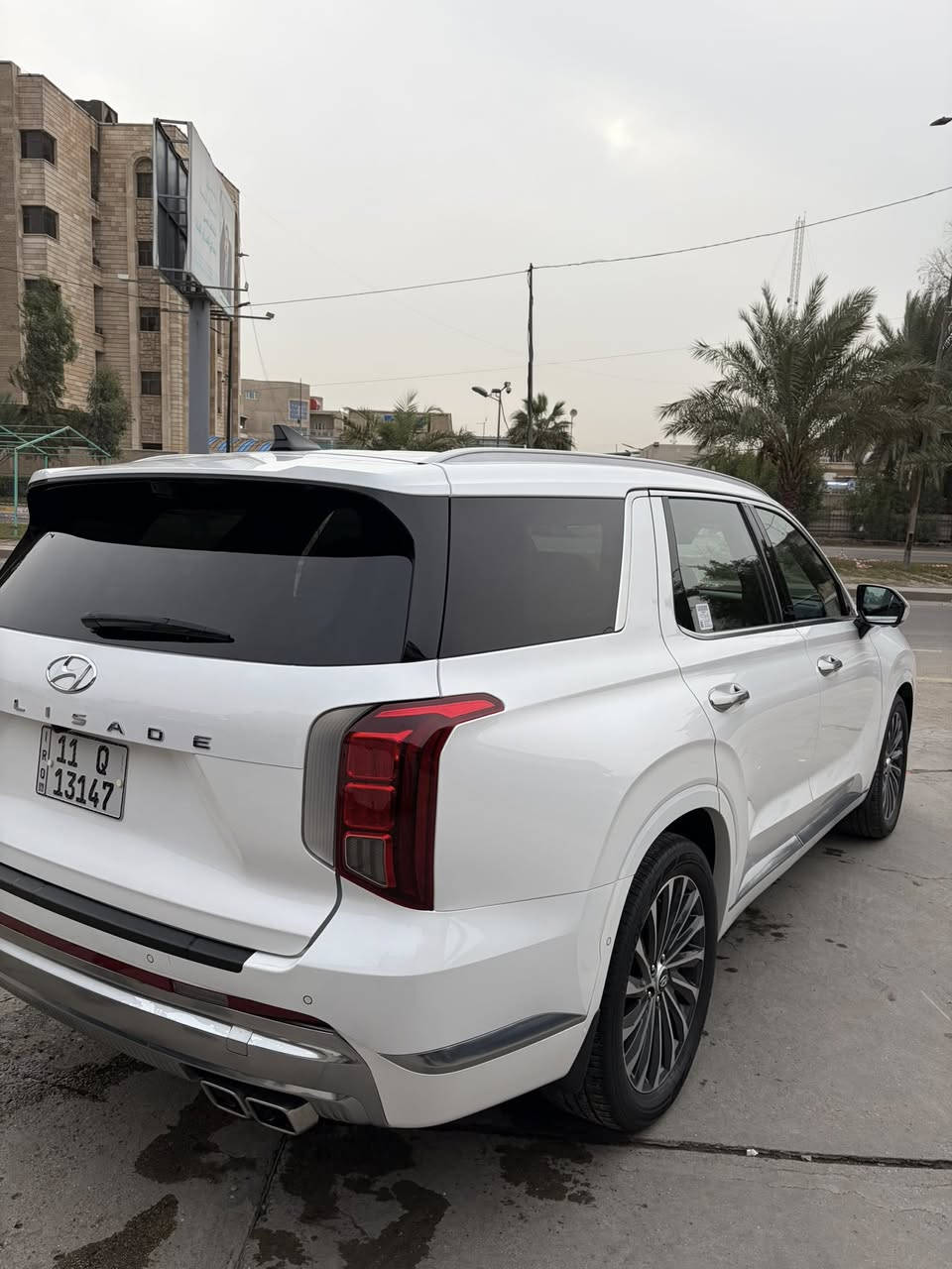 بلسايد موديل 2023 كلكرافي 
اعلى فئة فول مواصفات 
تتدفئة وتبريد المقاعد 
 كشن منفصل 
كشن الساىق مساج 
تتقدم وترجع عن طريق البصمة 
مقاعد الاخيرة كهرباء وتبريد 
رادارات وتحديد مسار السيارة بيه هواية مواصفات واكيد تعرفوه
السيارة مكفولة كفالة عامة من كير ومكينة وبدي حادث السيارة تقرير مياه امطار 5% ومؤشر بأخير صورة خط احمر للدوسة وتقرير امريكا تعمل وتسير والسيارة صورة اميركا موجودة بالمنشور مع رقم الشاصي  وشرط السونار 
السيارة ماشية 33 الف ميل 
مكان السيارة بغداد المنصور 
وسعره 34.500$ وبيه مجال بسيط والبيع على شرط التحويل 
للاستفسار*********** 
***********
