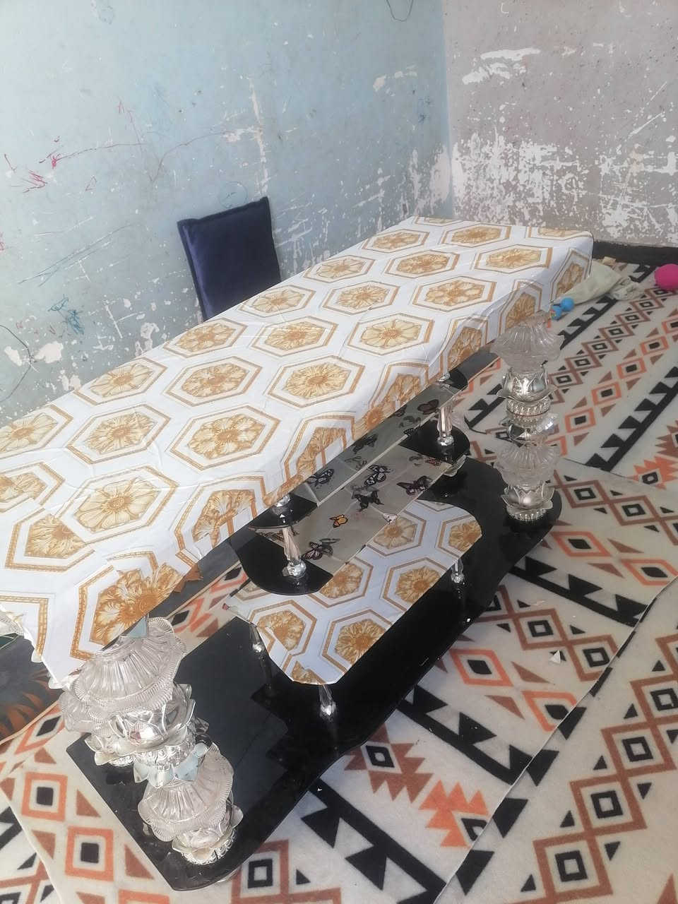 السلام عليكم ميز بلازمه للبيع نضيف كلش ب30
***********
