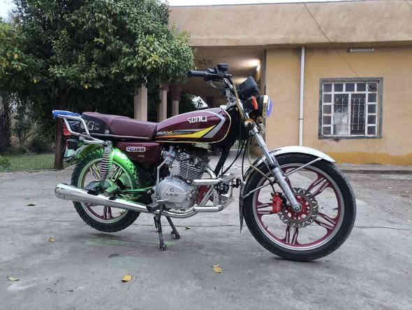 السلام عليكم دراجه ايراني للبيع مديل ٢٠٢٣ محرك ١٥٠ دراجه مكفوله ونضيفه وبلاديه السعر ٦٥٠ وبيه مجال ***********
