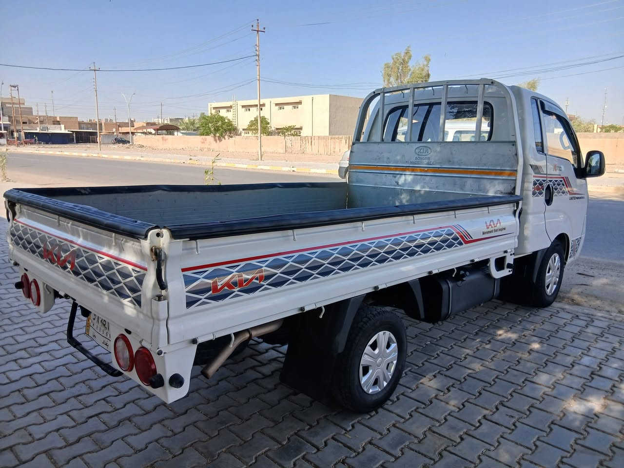 سلام عليكم للبيع كيه عموشه موديل ٢٠٢٢ رقم بغداد شكل ٢٣ مكفوله كفاله عامه من الضربه والصبغ كير محرك اكسل تخم تاير تبريد ثلج سياره جديده جاهزه من كلشي العنوان بغداد الطارميه الشراي يتصل الهاتف *********** // ***********
