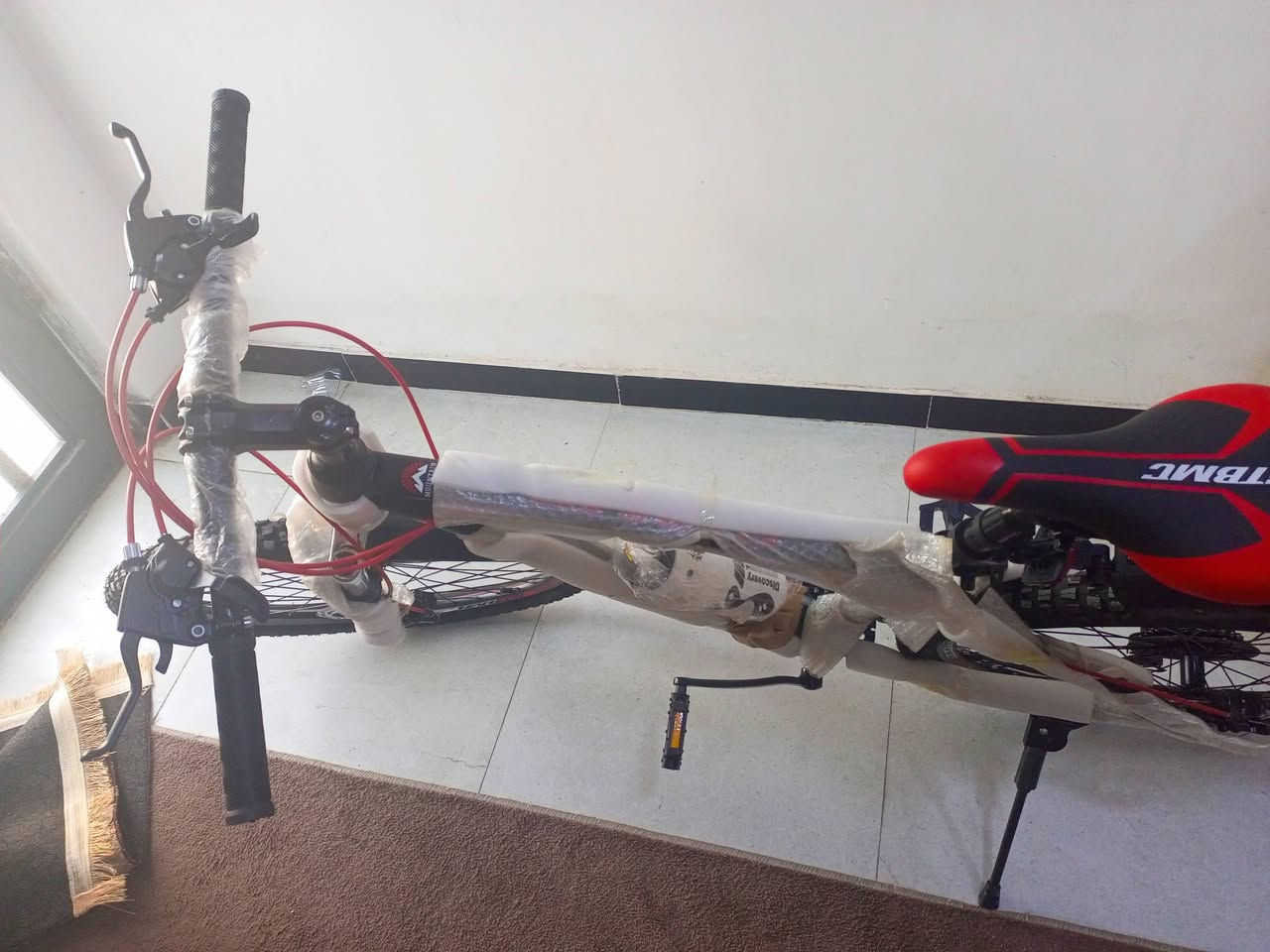 السلام عليكم بايسكل سياحي كسر كارتون غير مستخدم حجم 26 للبيع *********** مكاني بصرة
