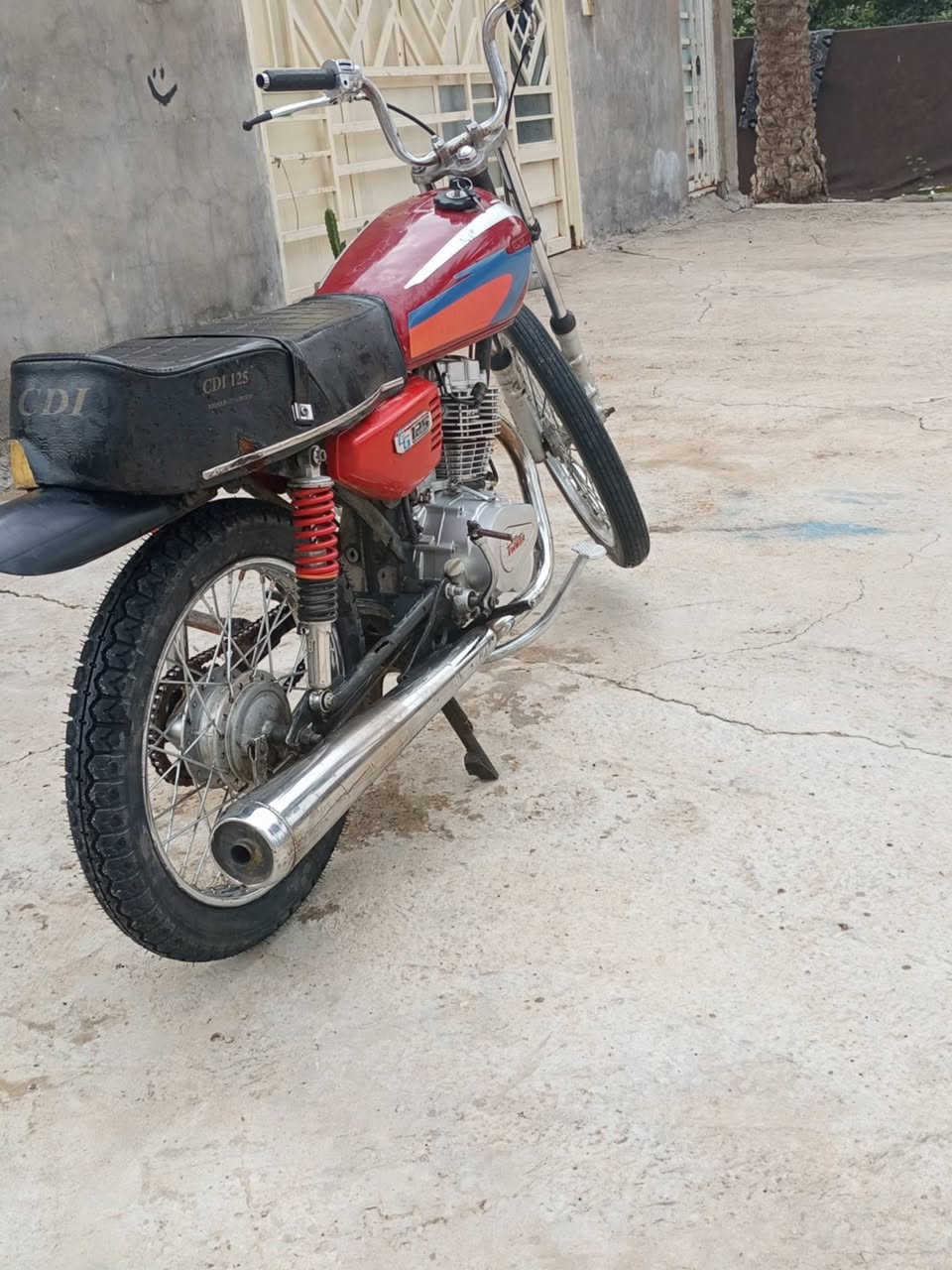 سلام عليكم دراجه شاصي مالته اربعه گير المحرك مالته أم تي خمسه گير دراجه موديل 17 للبيع السعر 500 مكاني كربلاء طويريج السياحي ***********
