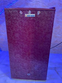 ثلاجة • مستخدمة قليل • بيها مجال