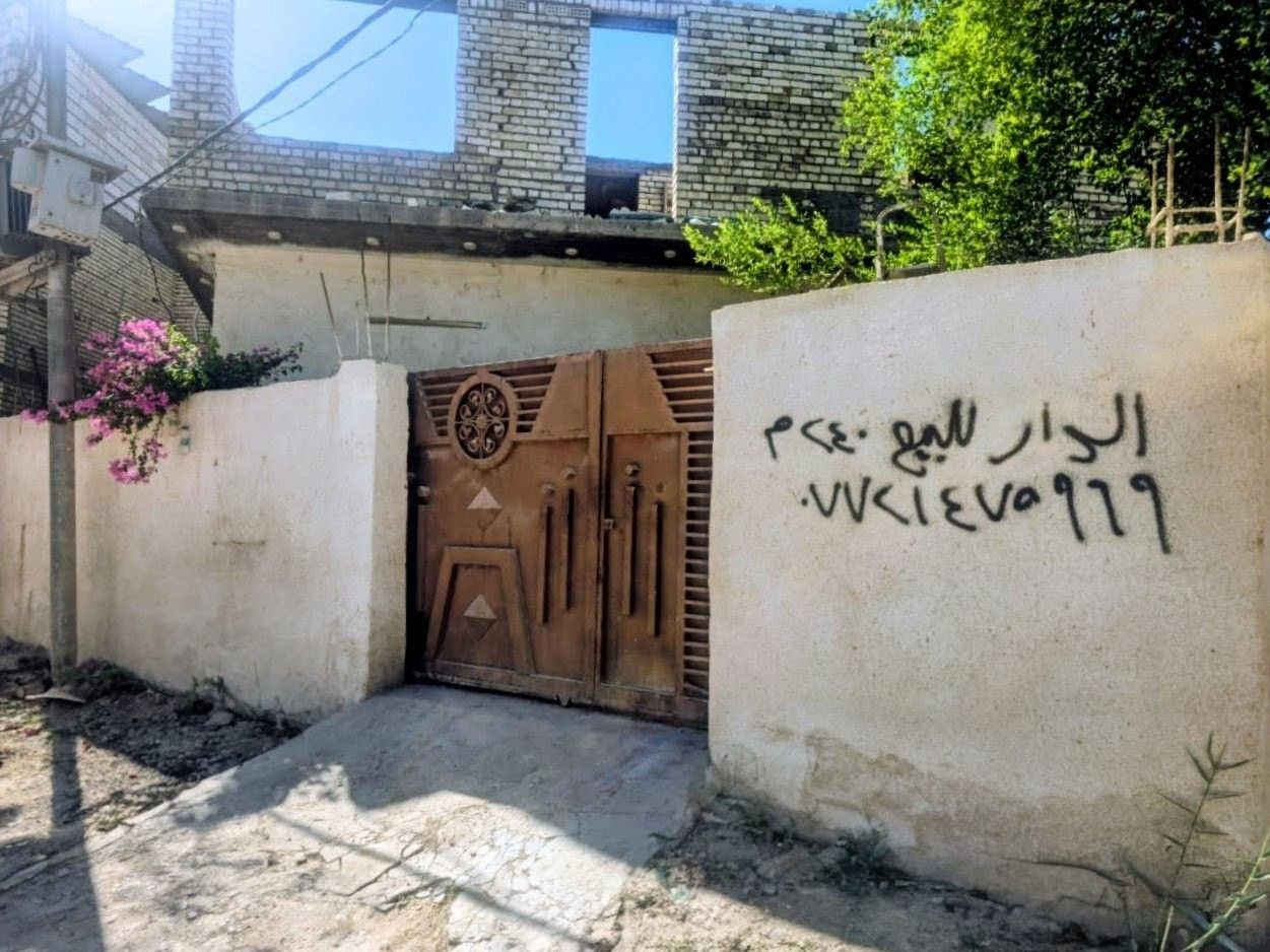 دار للبيع  بالكوفة قرب فلكة الدلال طابو زراعي ومعاملة طابو صرف كاملة 
السعر: علق ويوصلك السعر

طابقين الطابق الثاني واصل للسقف

ركنين على 3 شوارع 

مساحة البيت الكلية 240

180 بناء

31 دنكة كونكريت مسلح (بيت وسياج دنك)

اساس صب وسقف صب كونكريت وبناء طابوق

كهرباء بواري دفن شغل راقي جدا ومتعوب عليه

يحتوي البيت على:

الطابق الاول:

صالة كبيرة جدا

2 غرف

استقبال

مطبخ

حمام داخلي سيراميك وسقف الحمام صب كونكريت مسلح مع مخزن فوقه

حمام خارجي سيراميك سقف صب كونكريت مسلح

صالة

الطابق الثاني مبني للسقف

3 سويتات مع حماماتهن

الحديقة مزروعة ومثمرة ما شاء الله.

العنوان: الكوفة قرب فلكة الدلال.

***********
