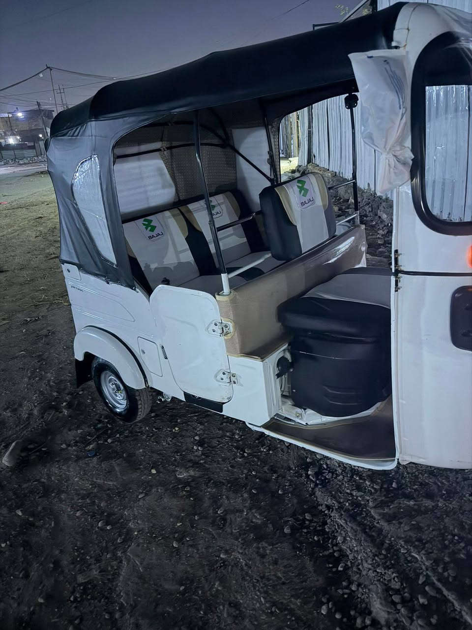 سلام عليكم تكتك بيضه 2021 شهر ل9 مكان حي الكوفه *********** سعر 7200وبيها مجال
