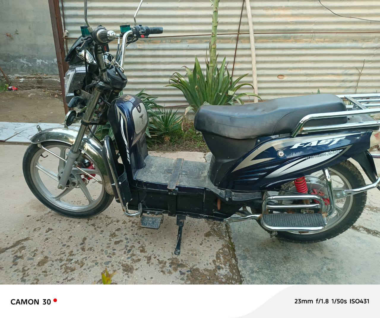 سلام عليكم دراجه شحن نوع هارلي للبيع فول نضافه بطاريات يقرن 10ونص وعل فحص السعر خاص او ***********
