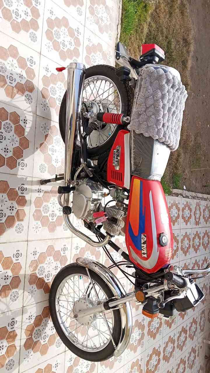 دراجه نامه للبيع موديل 2025 كفاله عامه للبيع السعر 625 وبيه مجال للطبين مكاني مركز مدينه الحله للستفسار عل *********** وتساب
