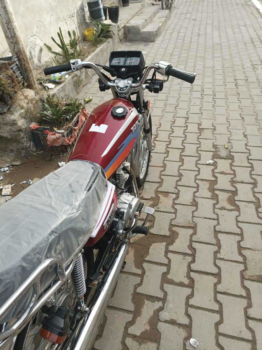 السلام عليكم نامه امتياز شبه شلامجه مديل٢٥ باب اول شاصي رفيع شرط شلعه ومعدل تجي وتشوف الدراجه نضيفه بمعنى الكلمه مكاني كربلاء طويريج يم مرقد ابو هاشم رايده ب٦٧٥ولشراي يشلع عيوني 
‏‪***********‬‏..... ‏‪***********‬‏
