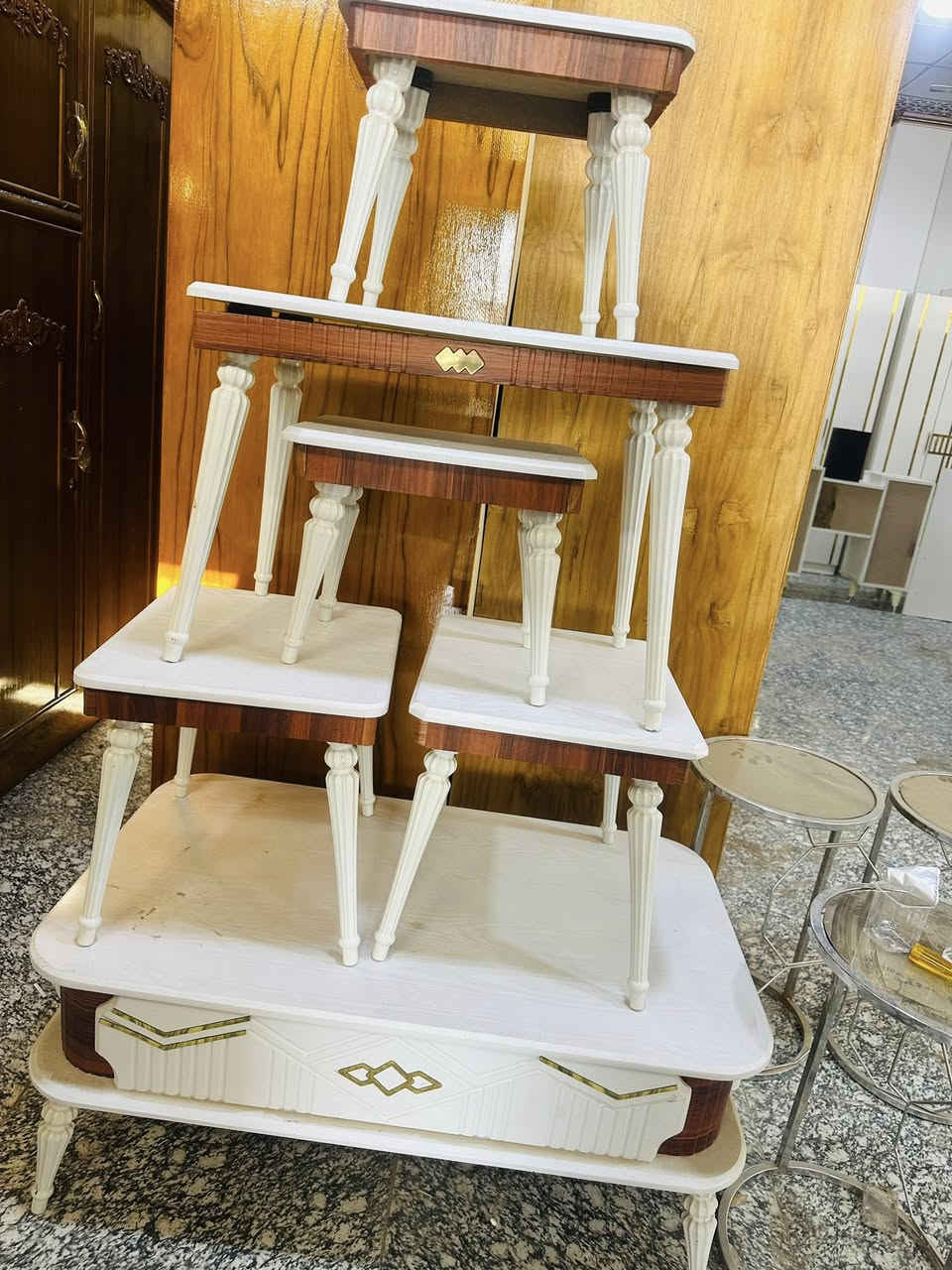 السلام عليكم انواع الاثاث المستعمل والجديد للبيع في مزاد الأمير للاستفسار والتواصل واس ***********او مراسله الصفحة
